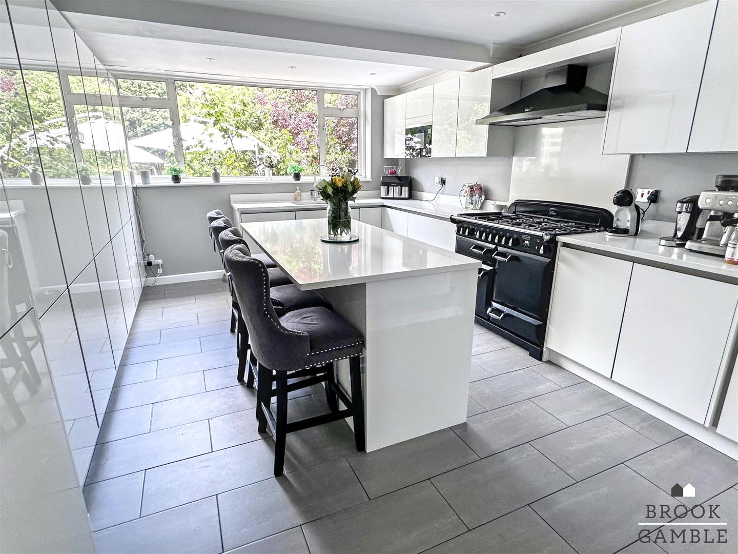 6 Bedroom House. Harley Shute Road in St. Leonards-On-Sea, 15